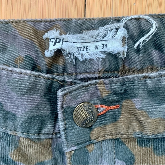 Free People Camouflage Corduroy Jeans Sz 31 - Picture 4 of 6